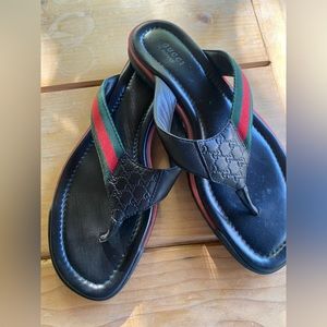 Gucci Leather Printed Flop Flops